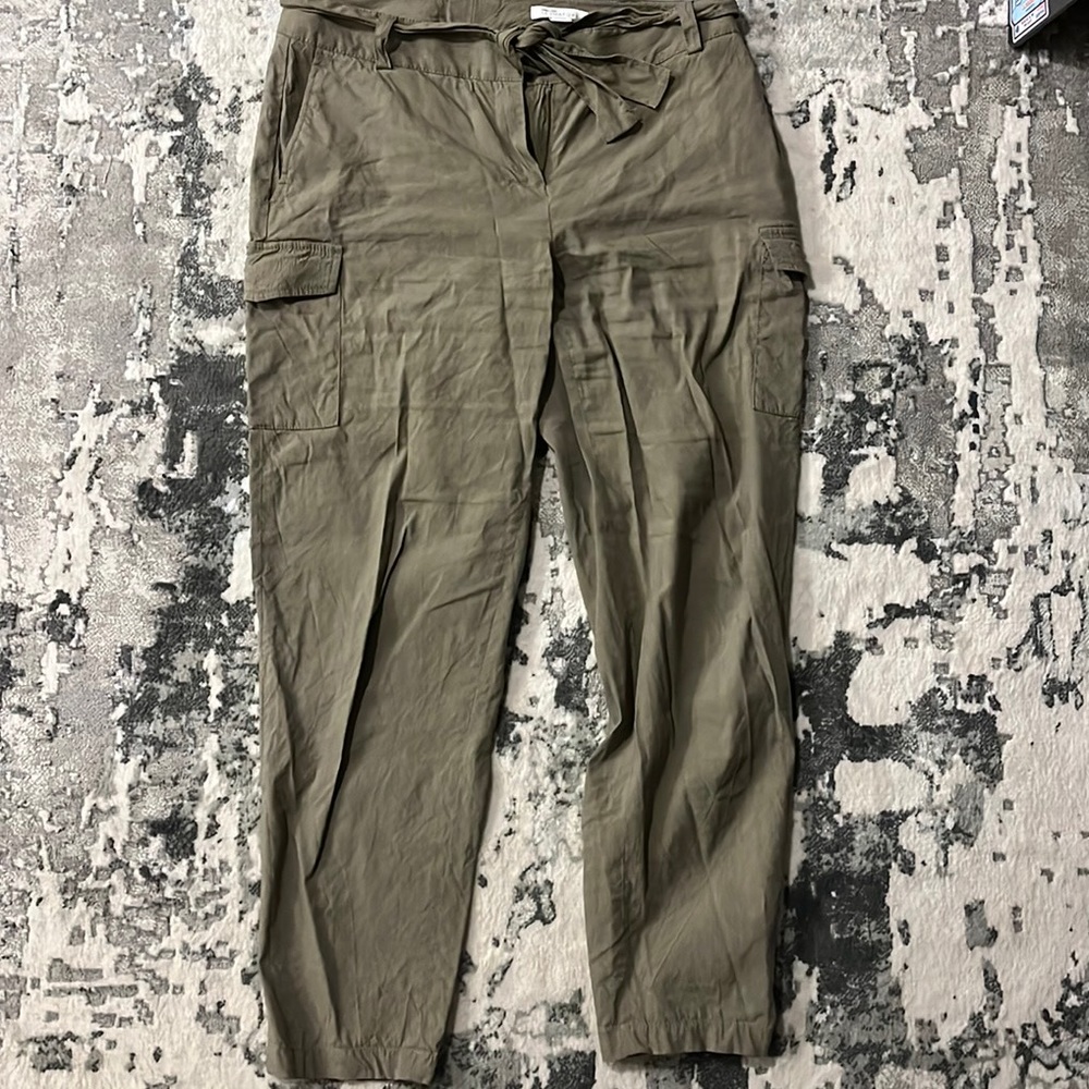 Stunning army green linen/canvas pants with flattering high waist tie!